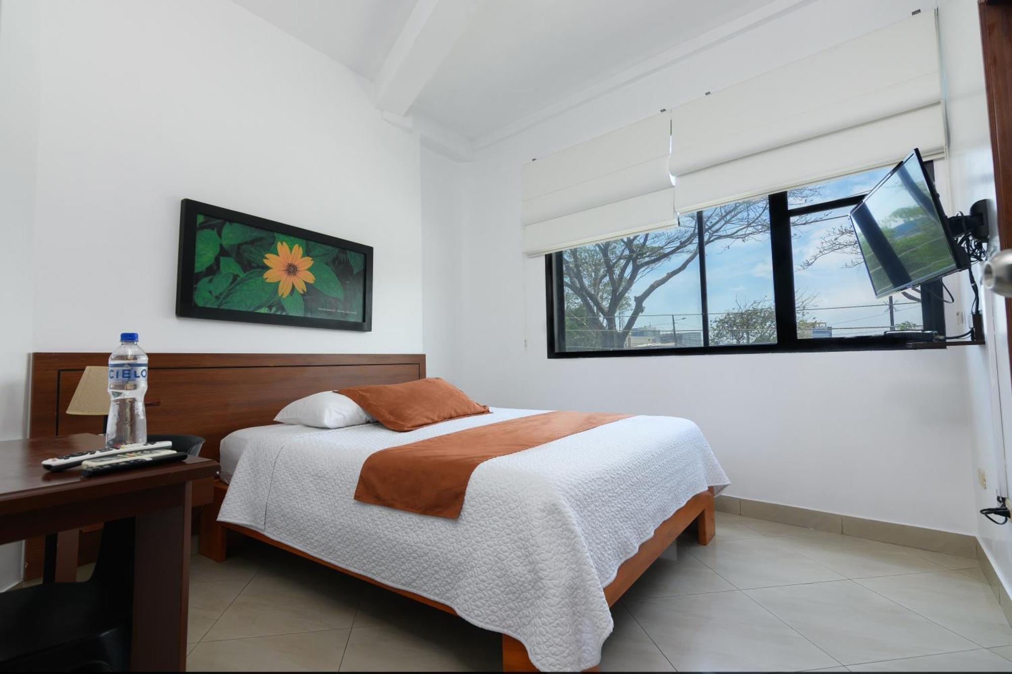Hotel Castell - Cerca Del Aeropuerto