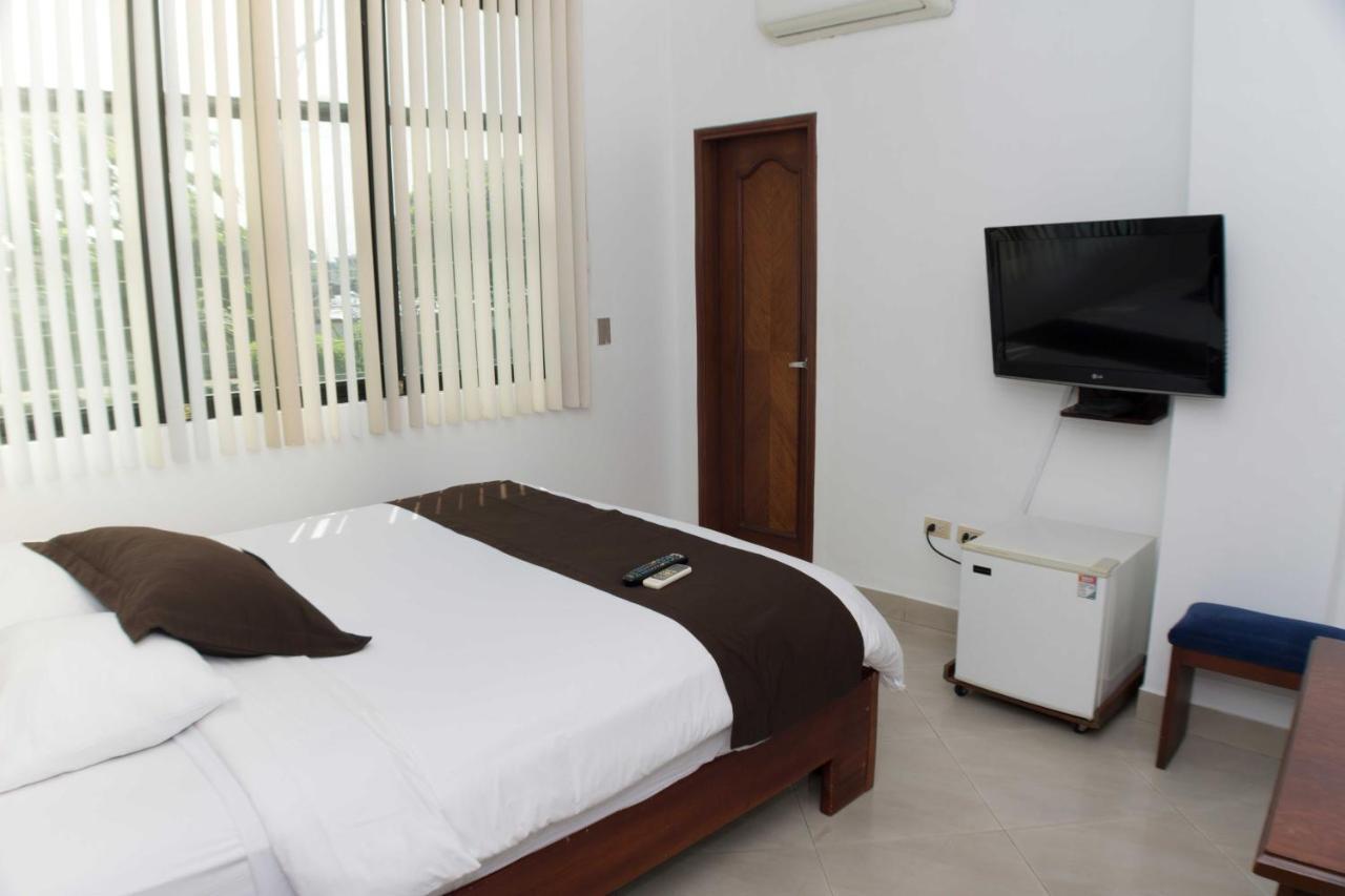 Castell - Cerca Del Aeropuerto Hotel