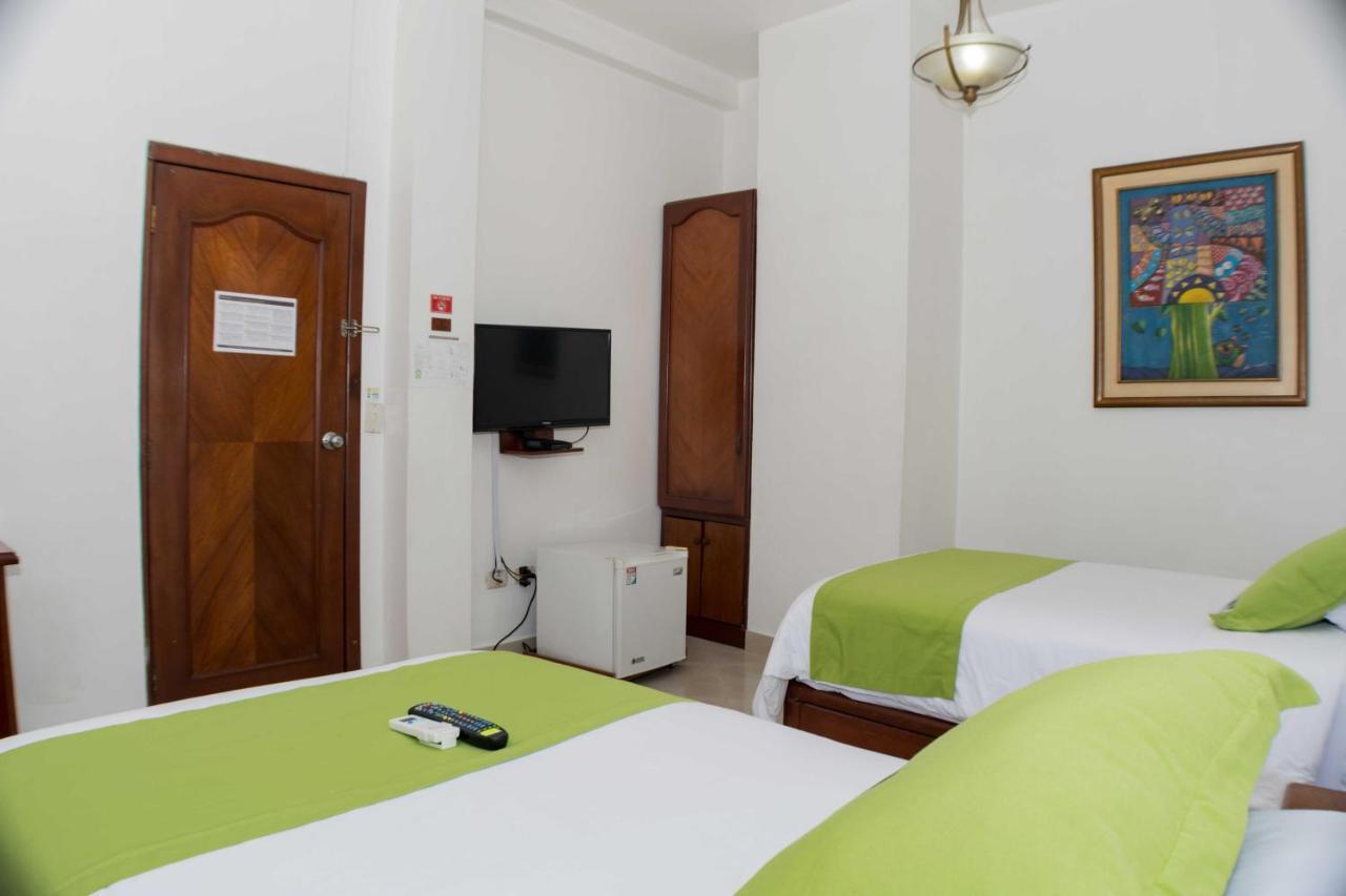 Hotel Castell - Cerca Del Aeropuerto